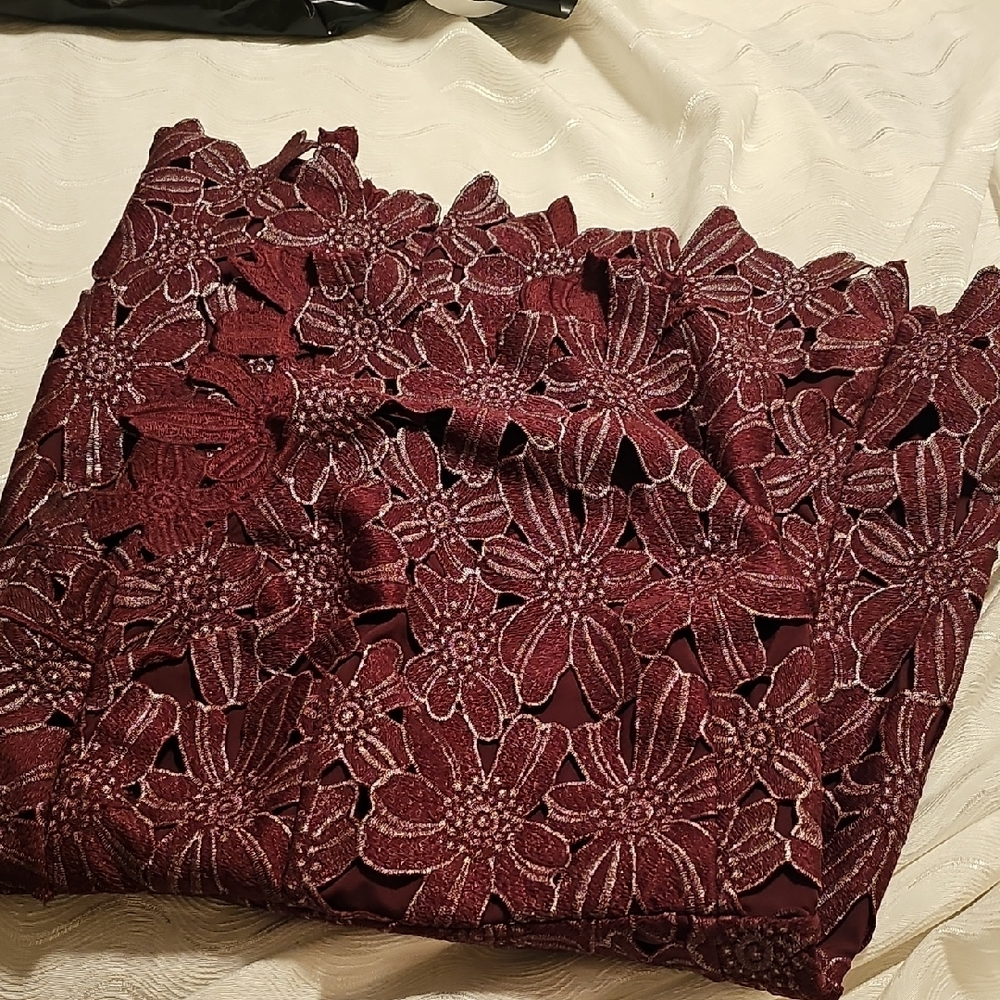 SAYLOR Burgundy Floral Lace Dress Med
